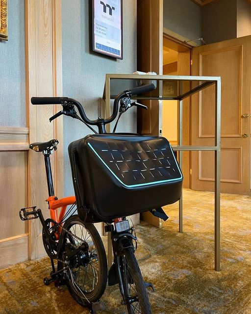 ThermaltakeInc's tweet photo. TT100 Waterproof Backpack in Kazakhstan!
What's your favorite travel destination?
- 3M reflective printing improves ride safety
- IP44 waterproof suitable for any weather
- Perfectly matches Brompton model
π: https://t.co/n4YwuVwJCR
#Thermaltake #TT100 #backpack #bromptons https://t.co/v613jMkx3b