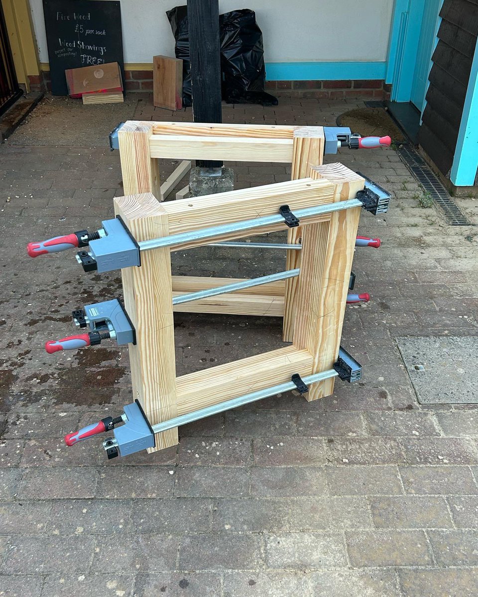 DCHStephenson's tweet photo. Lastly shaping the curved vice chop 😅

https://t.co/foFpAdtq3A

#threedayrouboworkbench #splittoproubo #rouboworkbench #workbenchbuild https://t.co/EIH6TSBAho