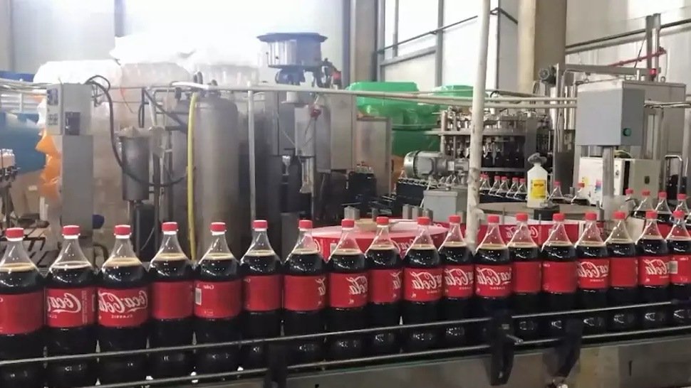 Japanese_in_Rus's tweet photo. モスクワ近郊でコカ・コーラを密造する工場が摘発され33,180本もの偽コーラが押収された。

『欲しがりません勝つまでは』ではないのね。 https://t.co/3Rg4PLXzUz