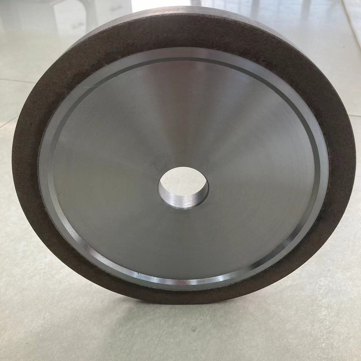 kmabrasives's tweet image. The use of diamond grinding wheels in the #k9 quartz #glassindustry ; 200*20*30*15mm 70/80#,15mm ultra-wide working layer #diamondgrindingwheel , directly cutting square #quartz #rod material, grinding into #cylindrical rod material, #durable, high #efficiency , good #smoothness