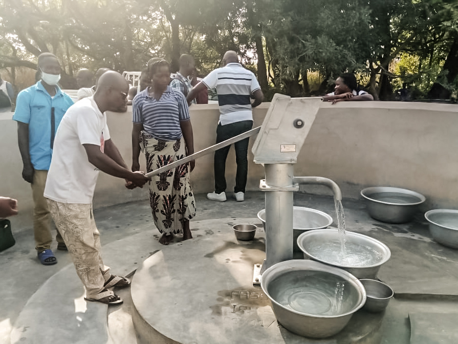VergnetHydro's tweet photo. #FR_ 🆕 #TOGO - Un projet 💧👷🏿🔧qui s’insère dans le plan d’#urgence national contre le #terrorisme. « Nous sommes particulièrement fiers que les autorités togolaises nous renouvellent leur #confiance... » https://t.co/64zv7ahcnq #agenda2030 📆 #odd6 🎯 #leavingnoonebehind https://t.co/Fd8N59rkJ2