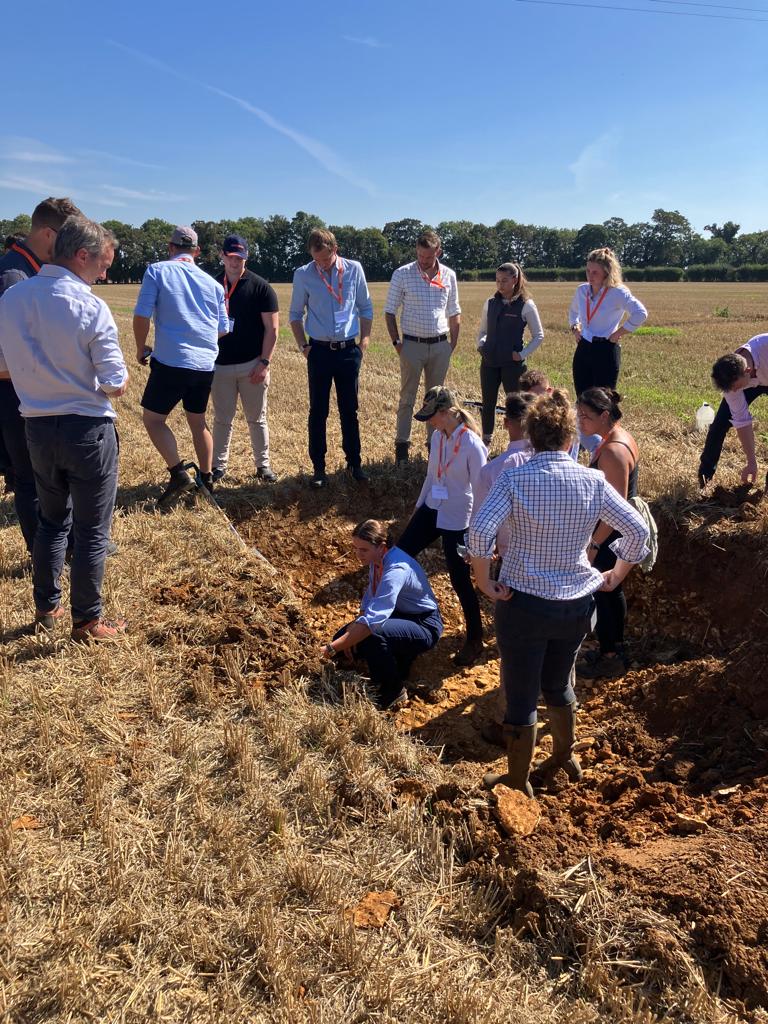 An intro to #HealthySoils for our new <a href="/Hutchinsons_Ag/">Hutchinsons</a> foundation entrants yesterday. They are about to embark on the most professional &amp; comprehensive training programme within the UK agronomy profession &amp; we know what a huge part soils play in their success. <a href="/Farmacy_Plc/">Farmacy</a>