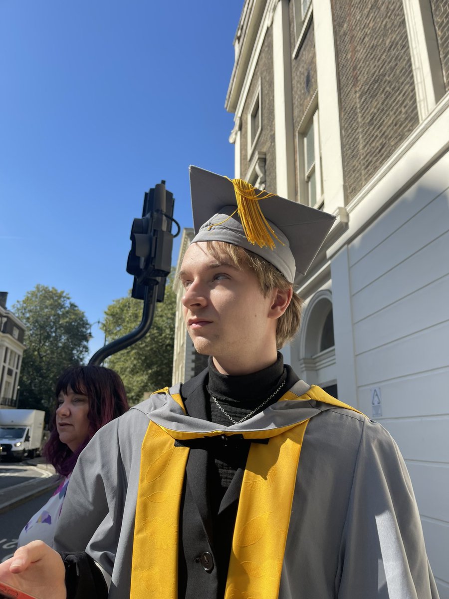 Mark_bingo_Read's tweet photo. Brilliant days yesterday @kieranr_1 graduation. Sooo proud! β€οΈβ€οΈ @SOAS #SOASGrad https://t.co/RcWFxtyh3S