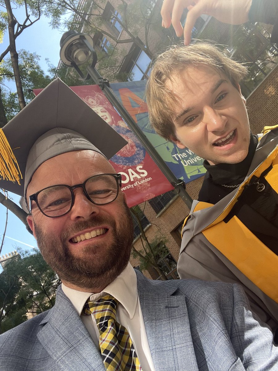 Mark_bingo_Read's tweet photo. Brilliant days yesterday @kieranr_1 graduation. Sooo proud! β€οΈβ€οΈ @SOAS #SOASGrad https://t.co/RcWFxtyh3S