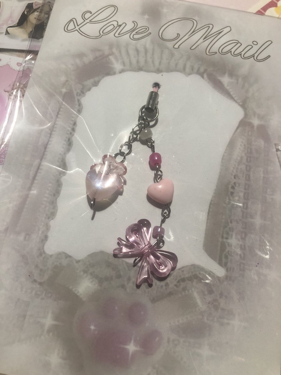 pocketzmaiIs's tweet photo. #chaerrymailz ☆⋆｡𖦹°‧★

it’s here! it’s so beautiful @lvlywonyoo 🥹💗 thank you for the gift my baby @SunnySunSunK !! love u so much 💐💗

#lvlymails https://t.co/cfXP89mrMO