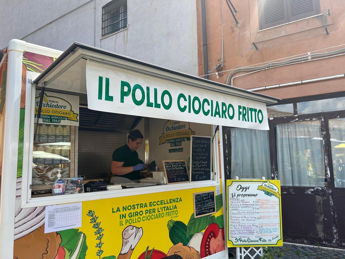 #mercatocircomassimo is the perfect place to enjoy an open-air Saturday or Sunday immersed in a beautiful setting of Rome.
You can combine lunch in the external courtyard of our market with a cultural visit to the #CapitolineMuseums…
 #campagnamica #ilcibogiusto