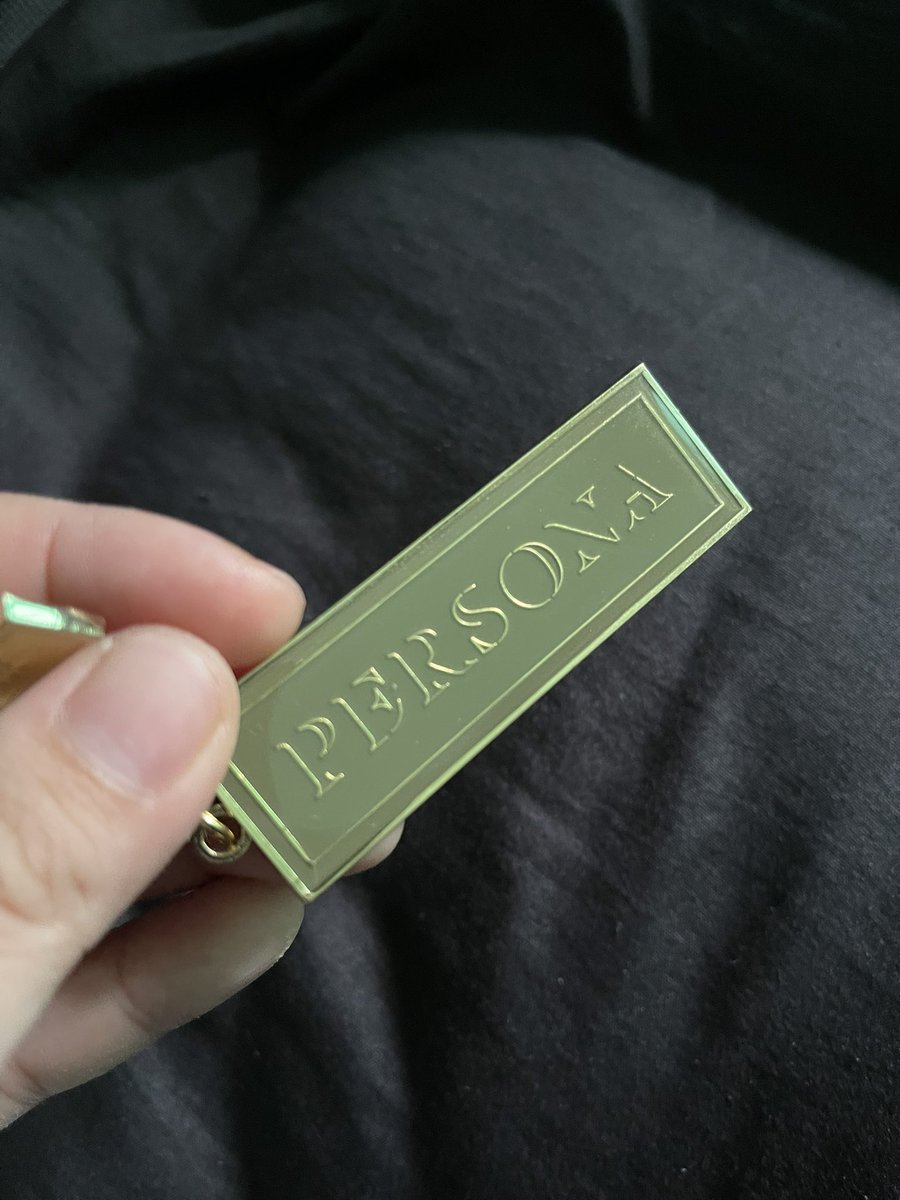 TiffanyStep801's tweet photo. พวงกุญแจจากคอน persona ค่ะ มีรอยขนแมงจากการเก็บไม่เคยใช้งาน ราคา 300 รวมส่งค่ะ #ตลาดนัดโซชิ https://t.co/RAyHlTLVtv