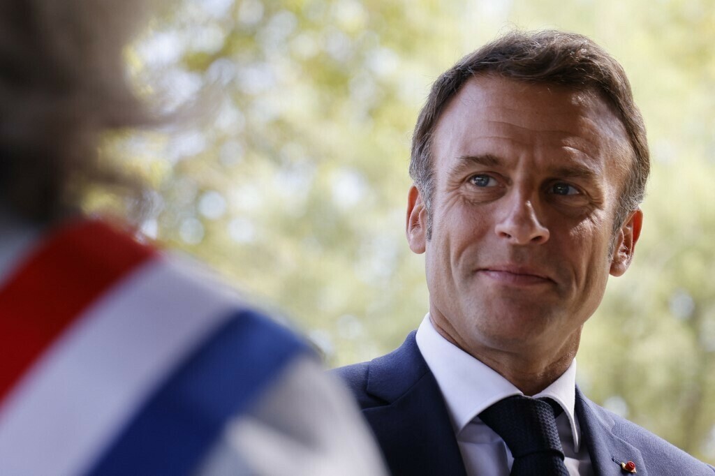 BFMTV's tweet photo. Réunion de Saint-Denis: Emmanuel Macron va envoyer une lettre aux chefs de partis "dans les prochaines heures"
https://t.co/jP9sYJAKiY https://t.co/YOmJUhIEtR