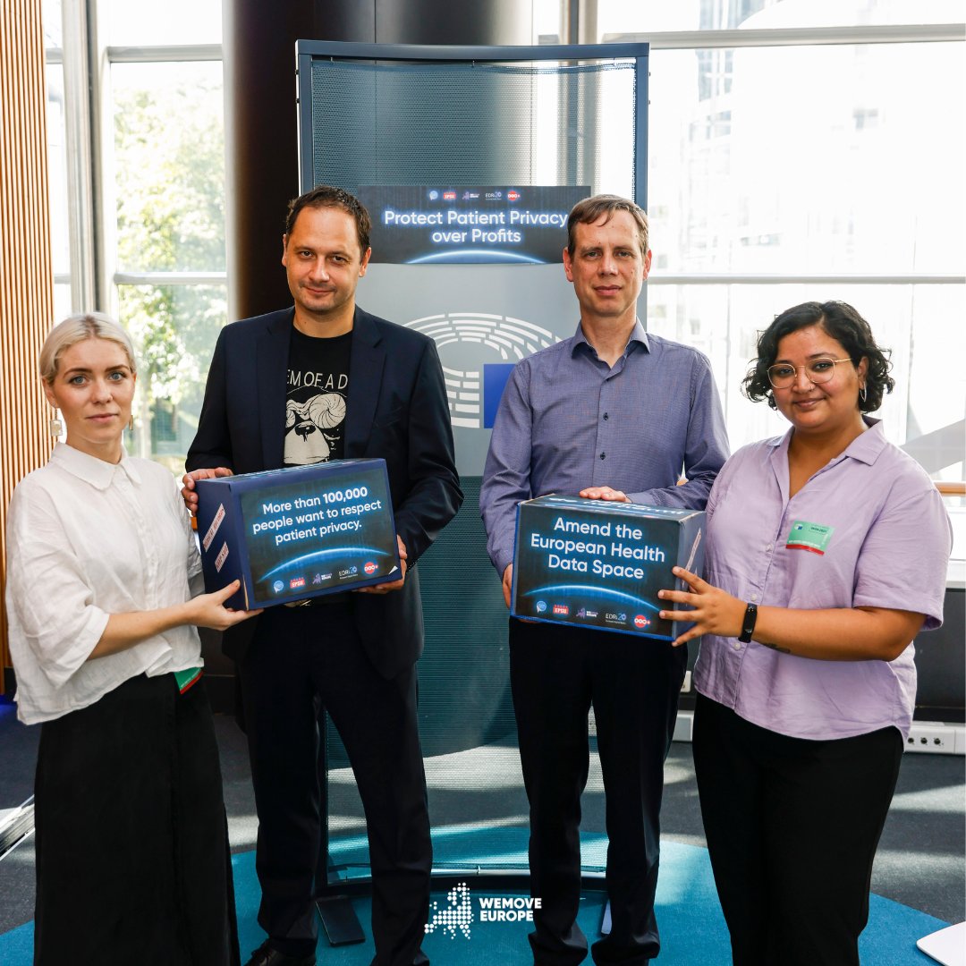 wemoveEU's tweet photo. 📍 Today, we’re at the @Europarl_EN with @edri to call on lawmakers to keep our medical records private!

We’re delivering a message on behalf of over 100,000 people 💬

⚕️ Don’t give #HealthData access to Big Tech and Pharma who want to use our information for profit.

#EHDS https://t.co/f1VJGvswit