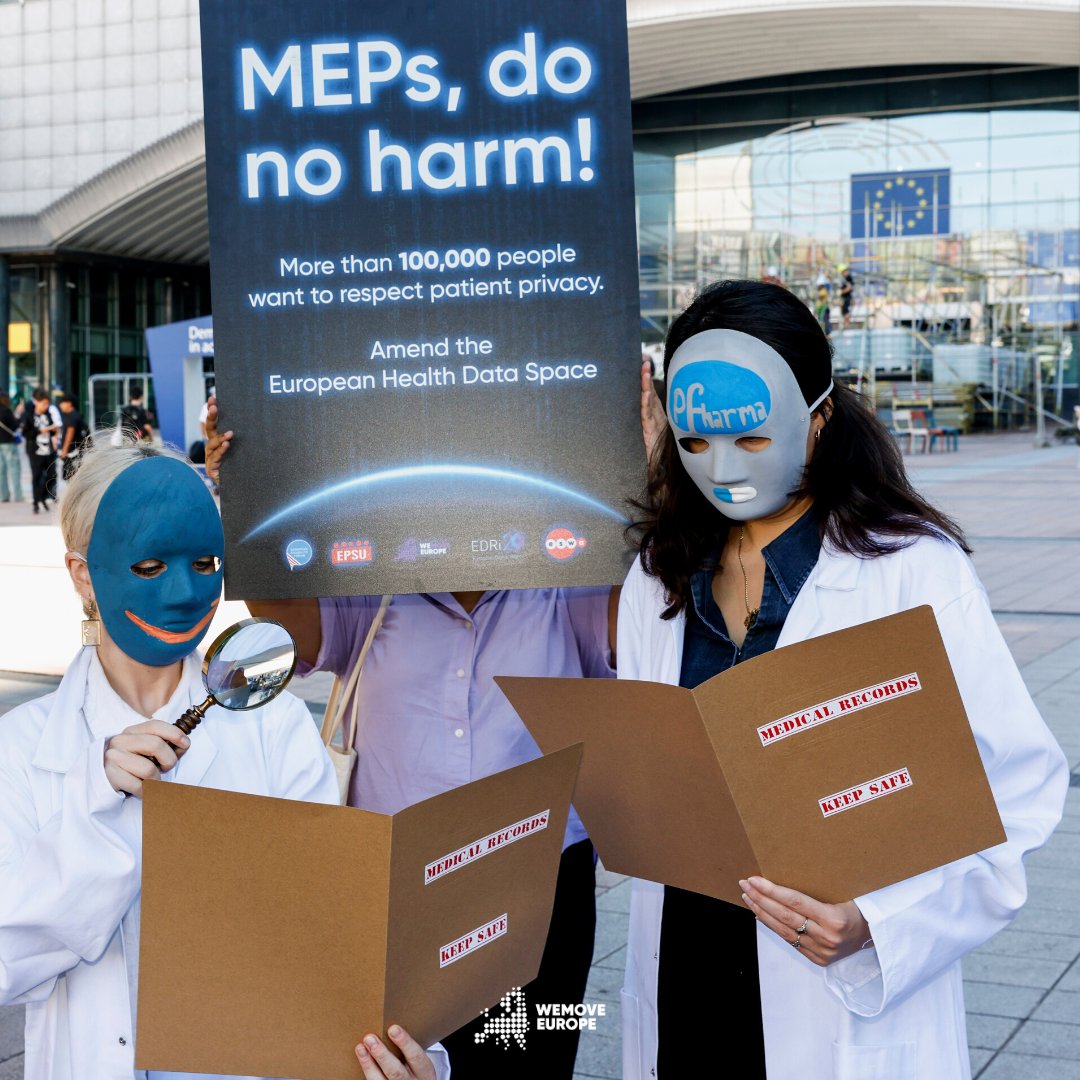 wemoveEU's tweet photo. 📍 Today, we’re at the @Europarl_EN with @edri to call on lawmakers to keep our medical records private!

We’re delivering a message on behalf of over 100,000 people 💬

⚕️ Don’t give #HealthData access to Big Tech and Pharma who want to use our information for profit.

#EHDS https://t.co/f1VJGvswit