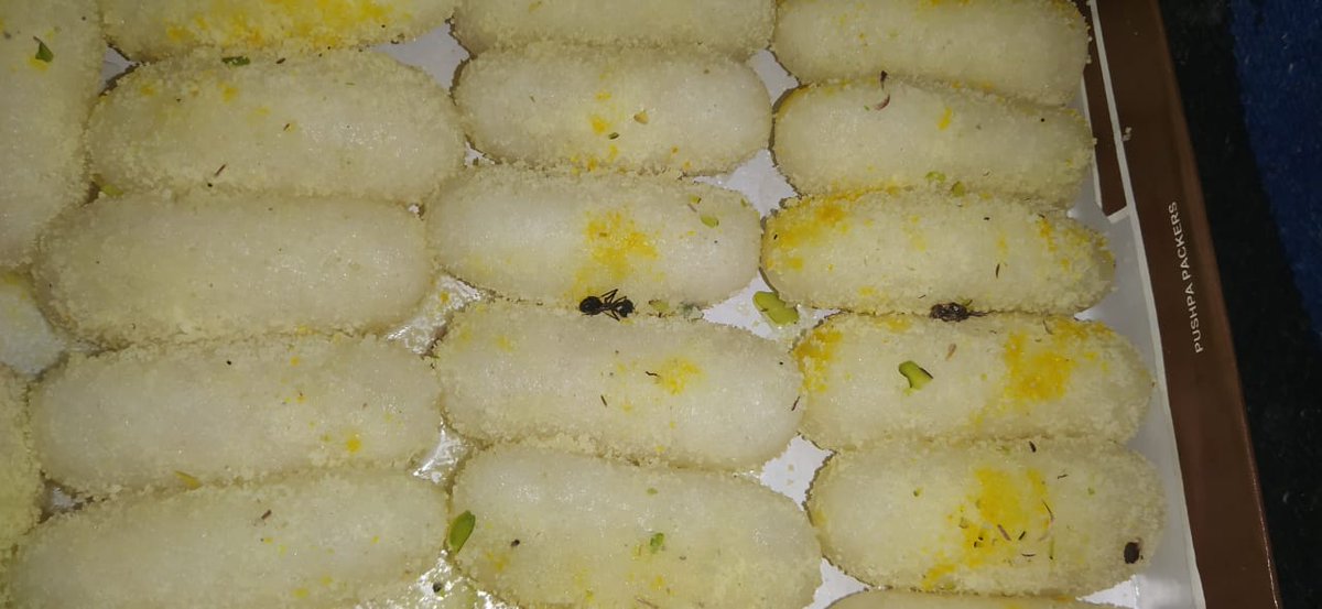 manish__jamba's tweet photo. @zomato @zomatocare @fssaiindia @FSSAIndiana @WFP 
My order number 5149683436 received food in big hair and mosquito 🦟 Zomato help center in not support me. https://t.co/KfwdVrVjQs