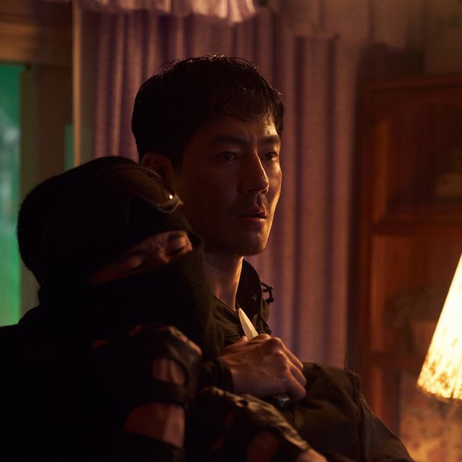 whiterosestea's tweet photo. Bongseok's mom and dad: 🔥🔥🔥🔫🔫🔫
Bongseok: bungaeman bungaeman 🥰😄😃😍😊☺️

#MovingEp15 #Moving #LeeJungHa #HanHyoJoo #JoInSung https://t.co/JsWHkAeseg