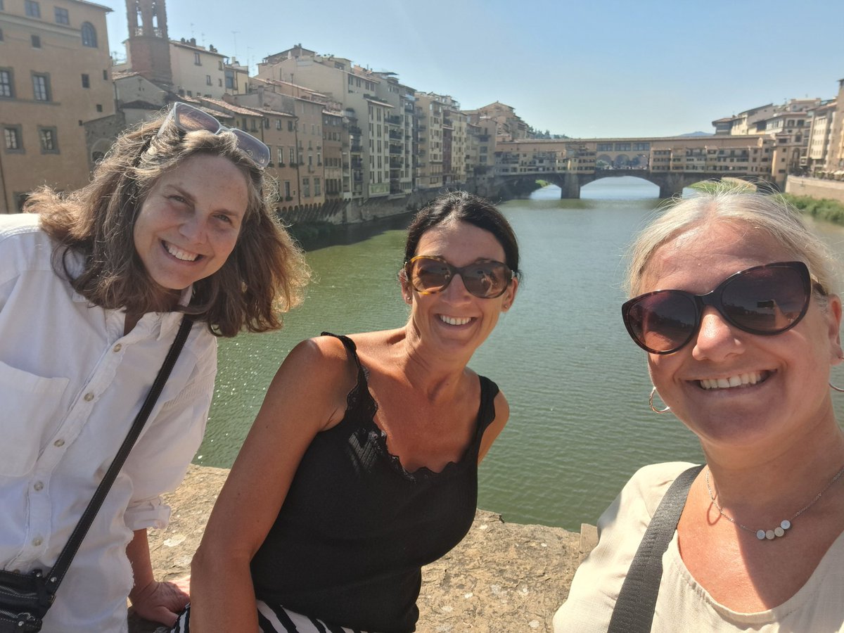gillybuck's tweet photo. Team #SAFESOC on tour. I may have a new favourite city 🇮🇹💚 https://t.co/YYzwoIiAd9 #eurocrim23 @esc_eurocrim @RMBanwell @TraynorCathie https://t.co/icmfXKwReF