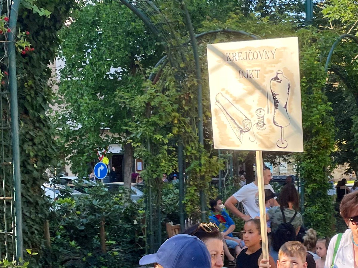 DjktPlzen's tweet photo. Včerejší plzeňský Průvod Vendelín se vydařil k velké spokojenosti a všichni jsme si to parádně užívali 😎😀🤪🤡😃😅🎭 #pruvodvendelin #plzen #cesko #djkt #divadlo #theatre #x @retroturistika https://t.co/U3tiZ2DvYP