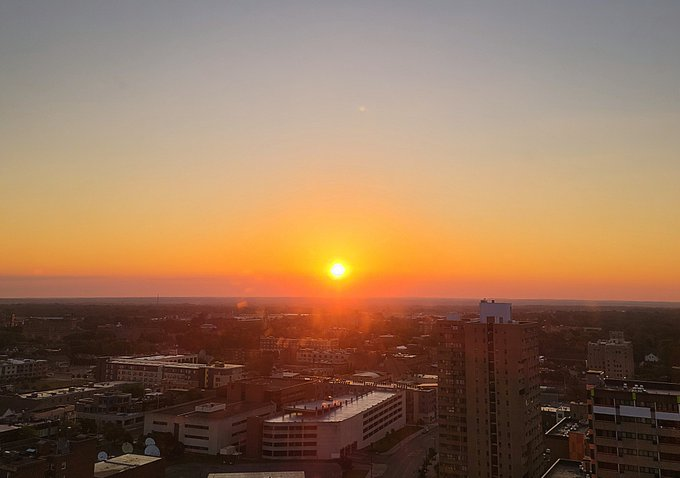 BarryVee's tweet photo. "For I the Lord thy #God will hold thy right hand, saying unto thee, Fear not; I will help thee." #Isaiah4413 @RareCat @joey_frascati @mhennessy5 @renalabue @ModiLaw @wxbywilliams @herritt_sandra @stenec @kathjf50 @danborrello https://t.co/XF2GmzF42i