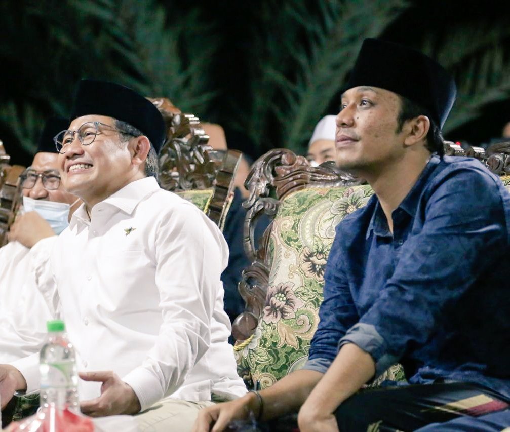 Jangan lupa bersyukur biar selalu bahagia 💚

#santri #kiai #pesantren #gusimin #guskautsar #nahdliyyin #nahdliyyinbersatu #GNB