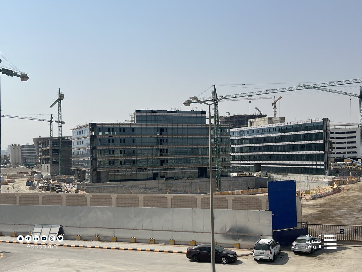 AddadRuh's tweet photo. اكتمال 40% من مشروع #stc_Square وسيتضمن شارع جديد يربط بين طريقي الملك عبدالعزيز وأبو بكر الصديق ومن المتوقع افتتاح المرحلة الأولى في منتصف 2024 وكامل المشروع في 2026 حيث يقام المشروع على مساحة 120 ألف م² ويتضمن مساحات مكتبية وسكنية وتجارية إضافة إلى فندق ذكي. https://t.co/t7vcaVcOCq