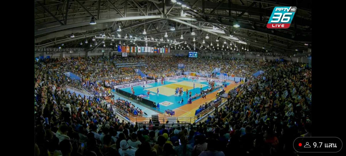 Smoky199's tweet photo. แฟนบอลเยอะมาก #วอลเลย์บอลหญิง https://t.co/vhpwFMWS4j