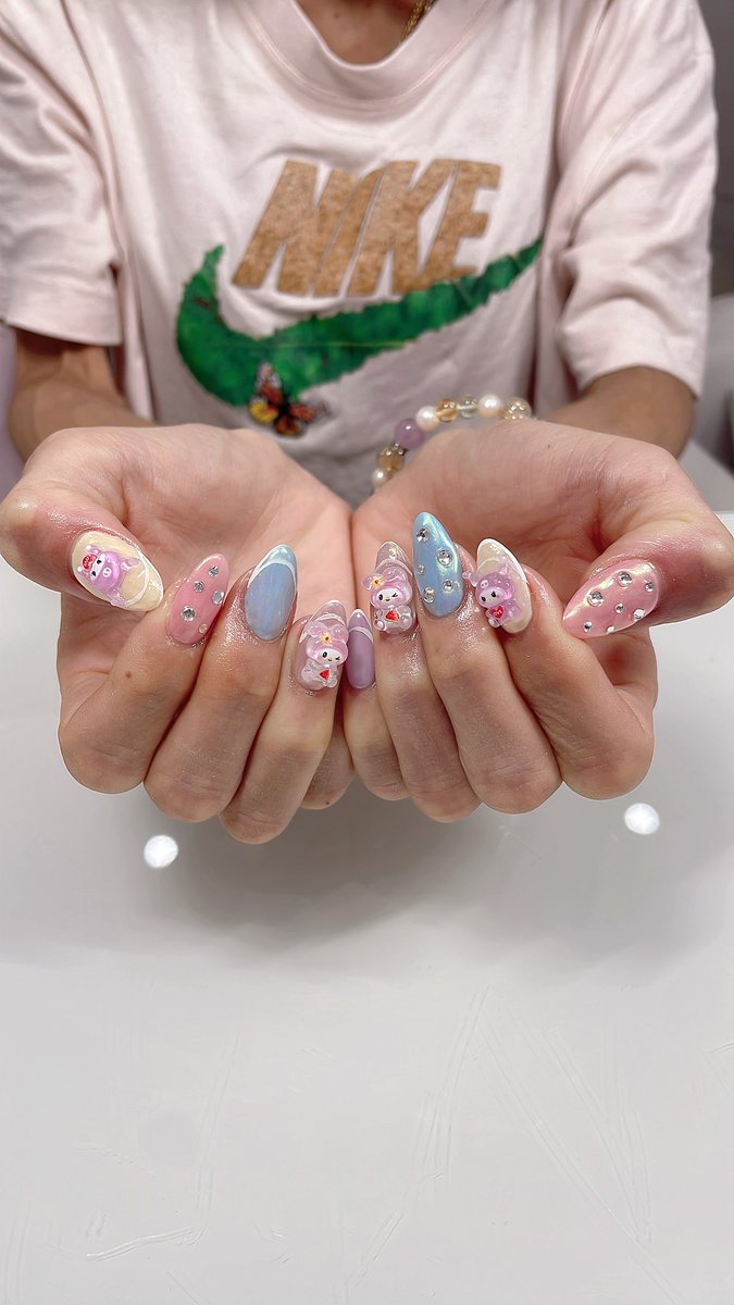 ネイルかわゆ
値段はかわいくなかった😭