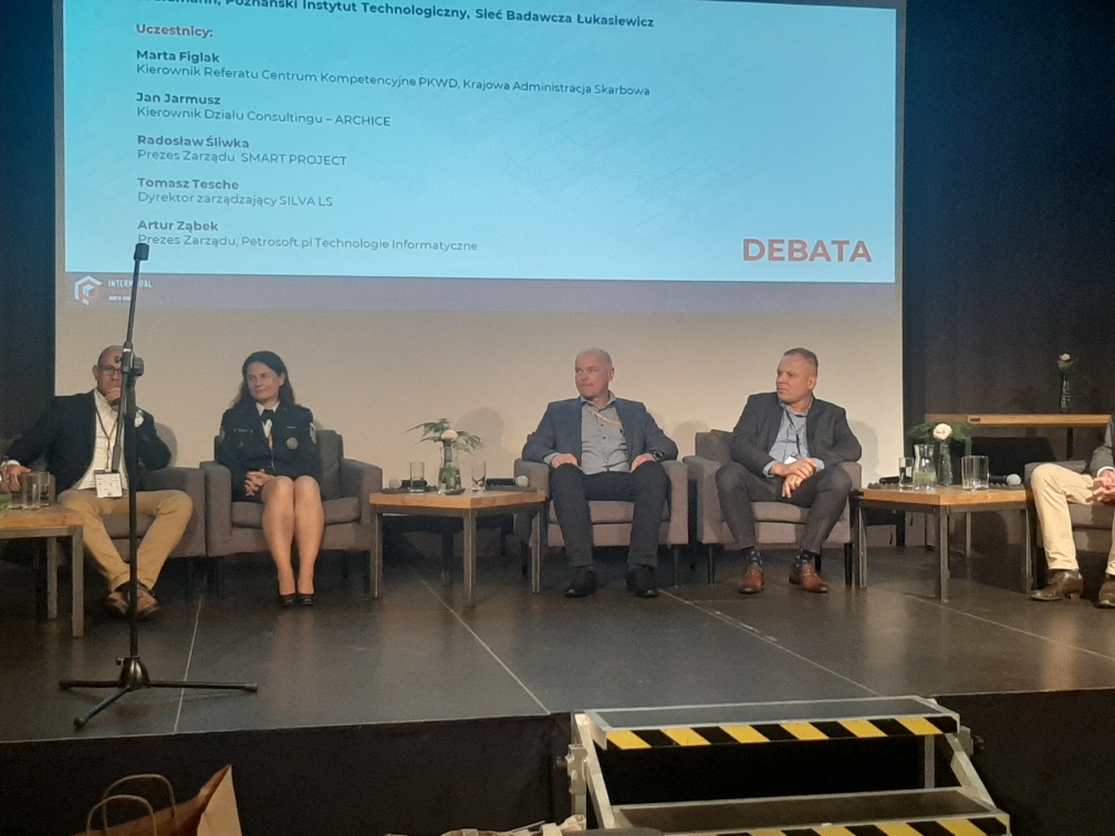 KAS_Szczecin's tweet image. Uczestniczymy w konferencji Intermodal in Poland North-South w #Szczecin.ie. Mówimy m.in. o roli systemów informatycznych #KAS w obszarze celno-granicznym np. #SingleWindow w usprawnianiu i przyspieszeniu procesów odprawy i zwolnienia towarów. 
@KAS_Szczecin