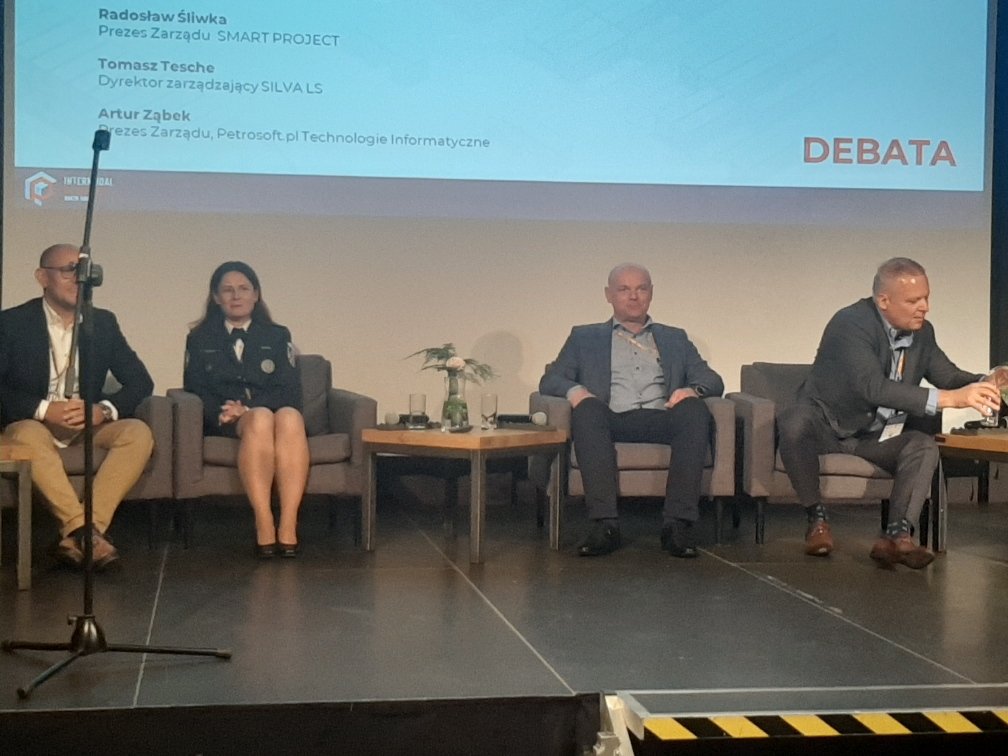 KAS_Szczecin's tweet image. Uczestniczymy w konferencji Intermodal in Poland North-South w #Szczecin.ie. Mówimy m.in. o roli systemów informatycznych #KAS w obszarze celno-granicznym np. #SingleWindow w usprawnianiu i przyspieszeniu procesów odprawy i zwolnienia towarów. 
@KAS_Szczecin