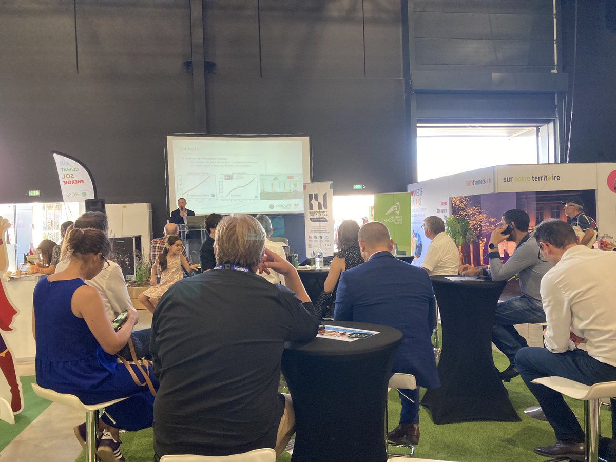 Conférence en cours du Pr ⁦<a href="/LilianJoly51/">Lilian Joly</a>⁩ à la ⁦<a href="/foiredechalons/">Foire de Châlons</a>⁩ sur le Village de la Bioéconomie - Présentation des projets du ⁦<a href="/PoleAEROLAB/">Pôle d'innovation AEROLAB</a>⁩ sur ses 8 champs d’application <a href="/universitereims/">Université de Reims Champagne-Ardenne</a>⁩ ⁦<a href="/CNRS/">CNRS 🌍</a>⁩ ⁦<a href="/regiongrandest/">Région Grand Est</a>⁩ ⁦<a href="/cra_grandest/">CRA Grand Est</a>⁩