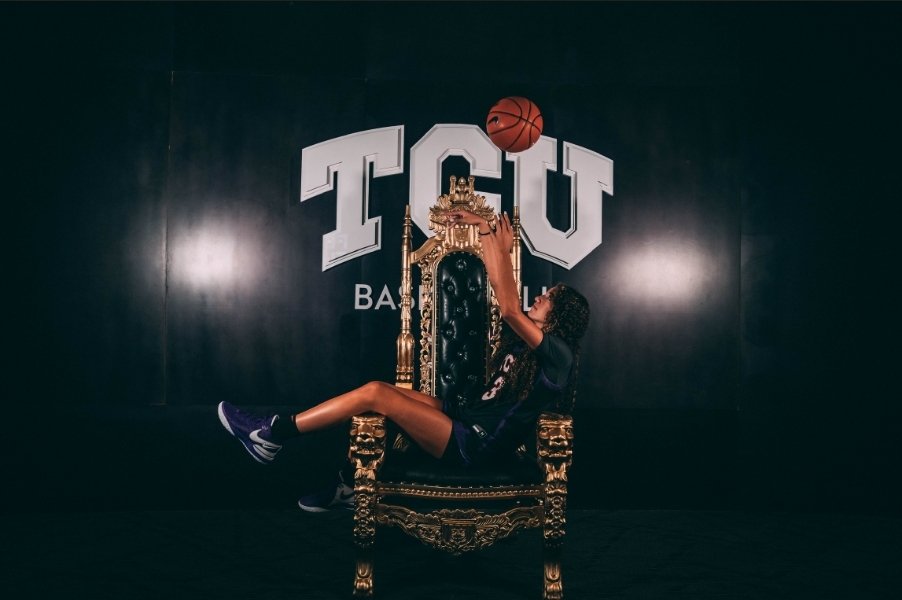 💜 Had a great time hanging with @TCUWBB!! 🏀 Thank you <a href="/GoFrogsMC/">Mark Campbell</a>, @GoFrogsNJ, <a href="/GoFrogsXL/">Xavi Lopez</a> and the entire team for making me feel welcomed!! 💜🐸