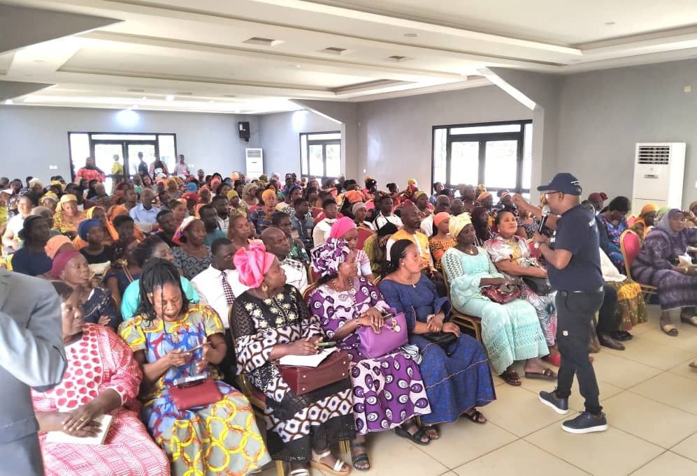 MINCOM_CI's tweet photo. Plus de 500 auditeurs, principalement des leaders de femmes et de jeunes, y compris des élèves et des étudiants, ont participé aux ateliers de formation qui ont eu lieu le mardi 5 septembre 2023 dans la commune de Man.
👉https://t.co/vxGF9WGfwH 
#EnLigneTousResponsables
#MICEN https://t.co/8ppIjOHKrC