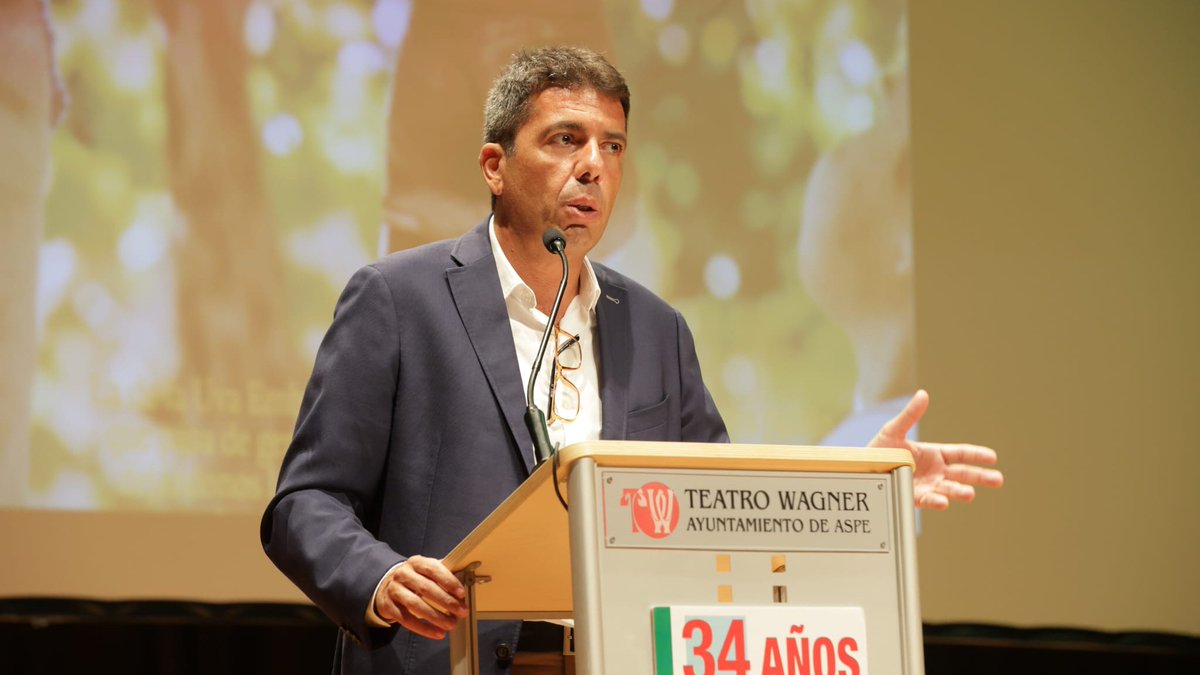 👥🍇 @carlos_mazon_ asiste a la presentación de la campaña 2023/24 de la Denominación de Origen Protegida <a href="/UvaVinalopo/">CRDOP Uva Embolsada</a>

📍 Participa el conseller de <a href="/GVAagricultura/">GVA Agricultura, Agua, Ganadería y Pesca</a>, <a href="/AguirreLarrauri/">José Luis Aguirre</a>