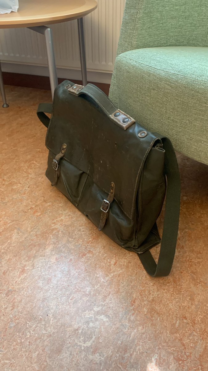 sotarn6's tweet photo. @WillenHenrik @Spartanen83 Låt mig presentera det bästa av två världar. Funkar lika bra på ordergivning som till fest! https://t.co/gVhfrEKh0B