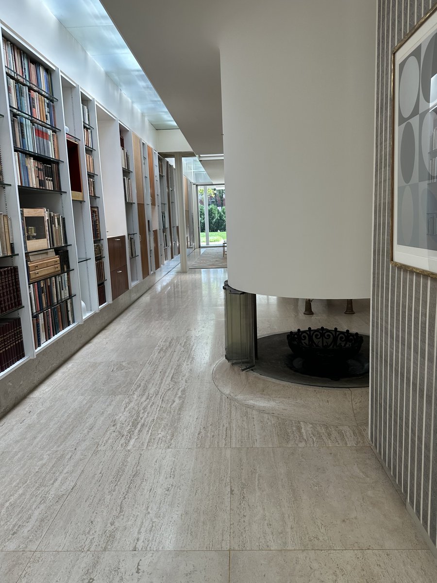 Saarinen Irwin house working the bedroom and kitchen volumes with the grid of skylights.