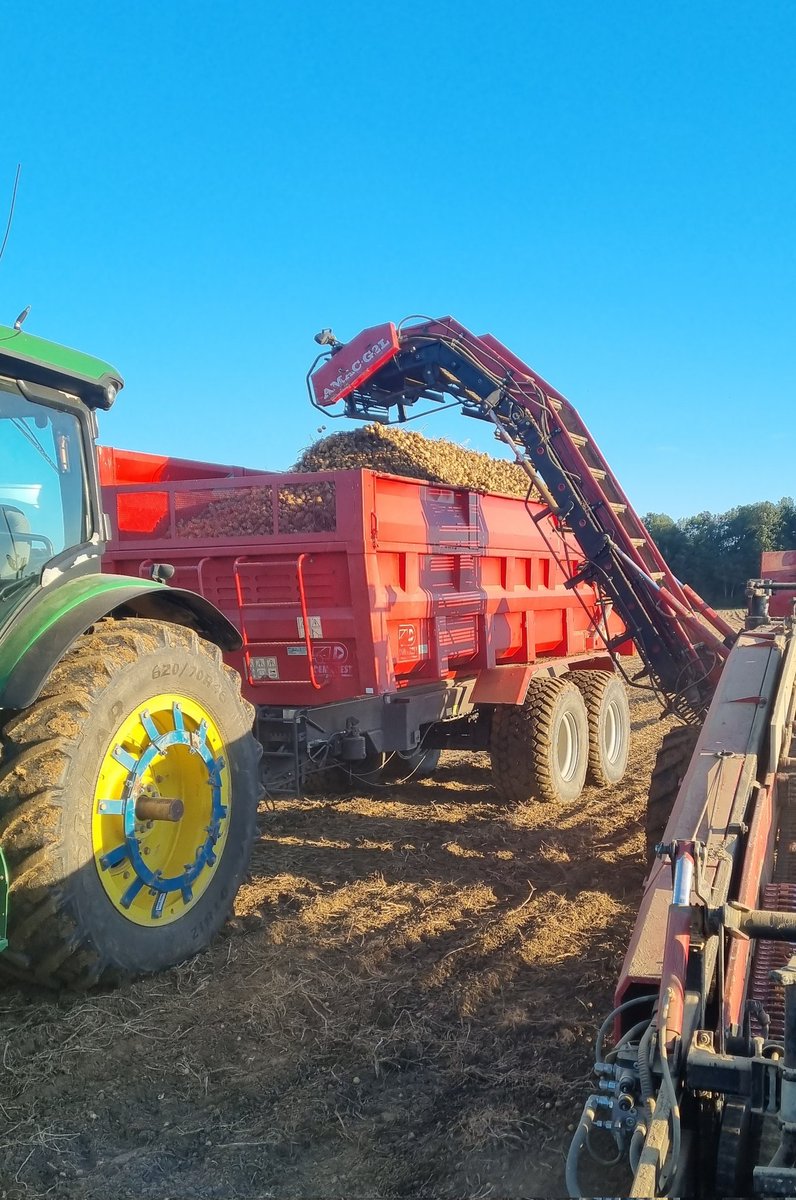 Démarré à l'heure du comptage des 🐑 pour bcp, pour esquiver et préserver la qualité des #plantscertifié des chaleurs de l'après midi... et finir la journée sur un coup de pression, le diabolo a décidé de rejoindre la casse avant la fin de campagne... bref réparé et repartir....