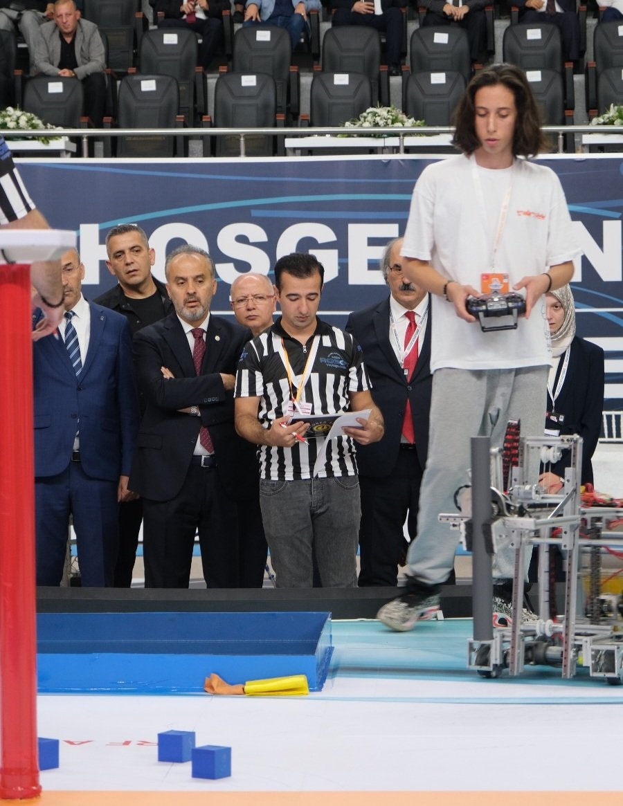 15. Uluslararası MEB Robot Yarışması, "Cumhuriyet ve Teknoloji" Teması ve “Ahican Cumhuriyetin İzinde, Teknolojinin Peşinde Bursa’da” Sloganıyla Başladı 🤖🦾

👉meb.ai/UcKyuqF