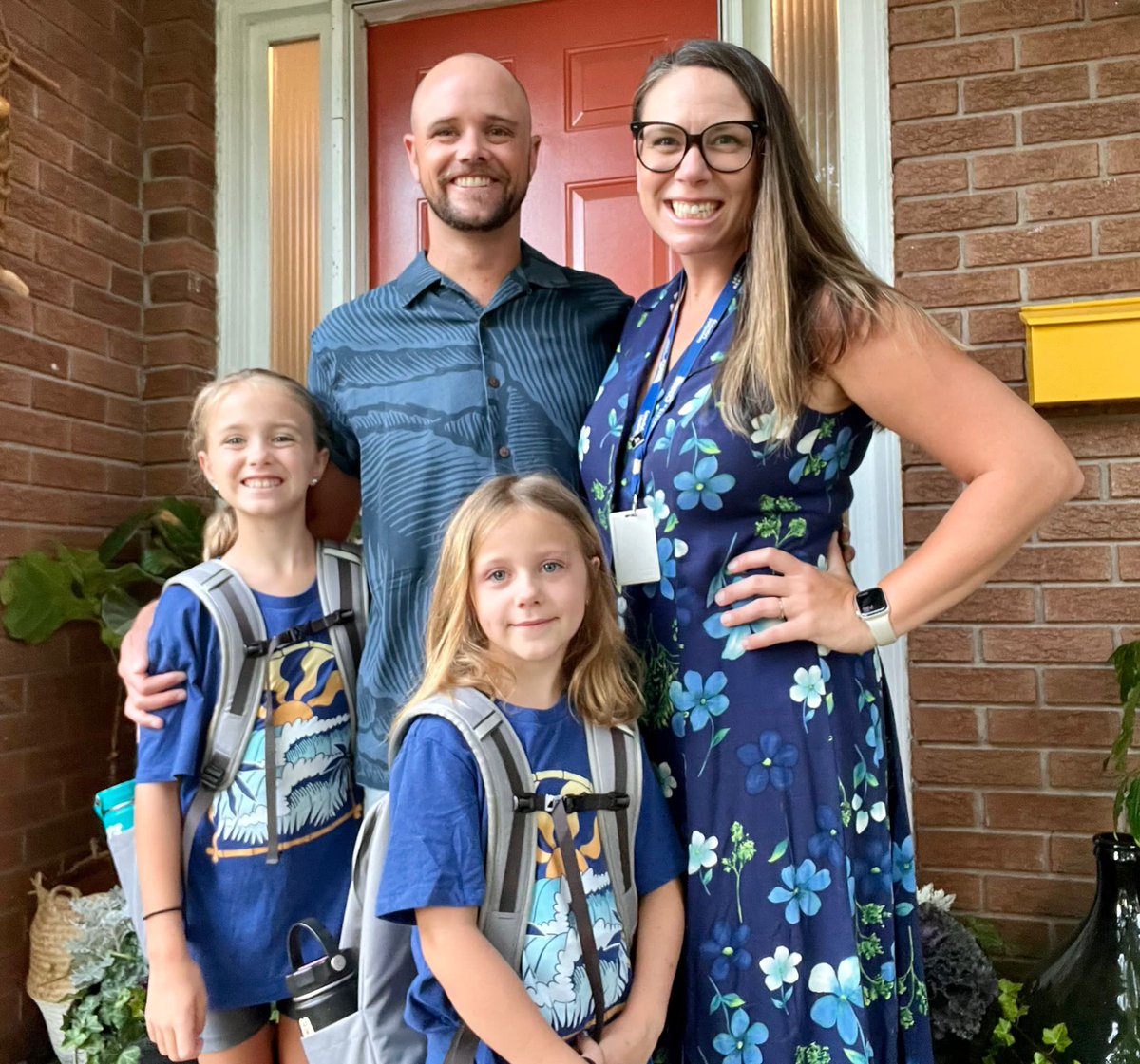 Happy first day <a href="/DrCharlesBestPS/">Dr Charles Best PS</a> and <a href="/HaltonDSB/">HDSB</a>!! The Steltman’s are ready! <a href="/msjaceyjones/">Jacey Jones</a>