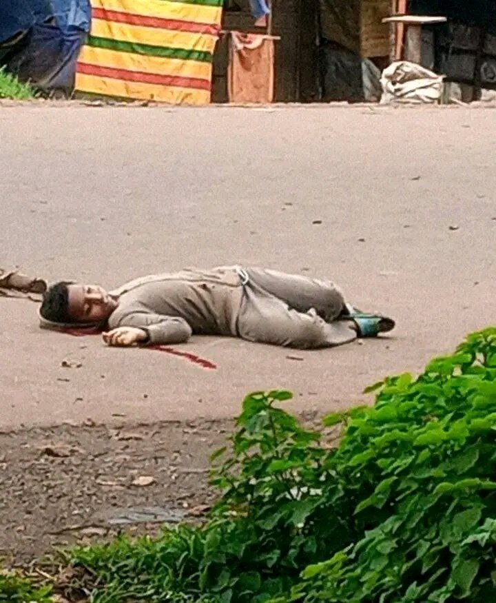 RasAsteraw's tweet image. የዘር ማጥፋት ወንጀል!!!

በአማራ እየተካሄደ ያለው ጭፍጨፋ ግልፅ ያለ የዘር ማጥፋት ድርጊት ነው። ዓለም እያየ፣ ኢትዮጵያውያንም እየተመለከቱ የኦሮሙማው ጦር በጦርነቱ ላይ ያልተሳተፉትን ከየቤቱ እያወጣ እየረሸነ ነው።