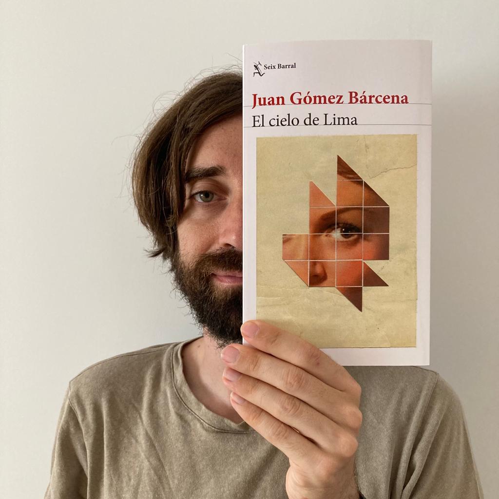 jgobarcena's tweet photo. Hoy sale a la venta mi primera novela, reeditada por @Seix_Barral. Por primera vez, me he releído. La sensación ha sido similar a abrir un viejo archivo de fotos, en las que te ves guapo y extraño al mismo tiempo. Espero que disfrutéis de ese otro Juan que también soy yo ❤ https://t.co/UHeO8EZzuV