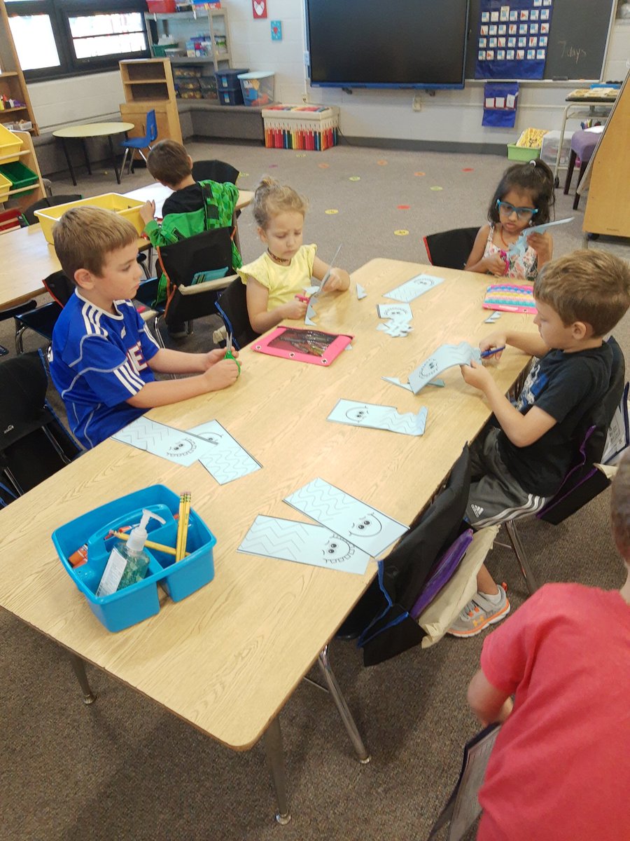 suzipearcy's tweet photo. We start each morning with fine motor stations! https://t.co/jR3ecBZ9cu