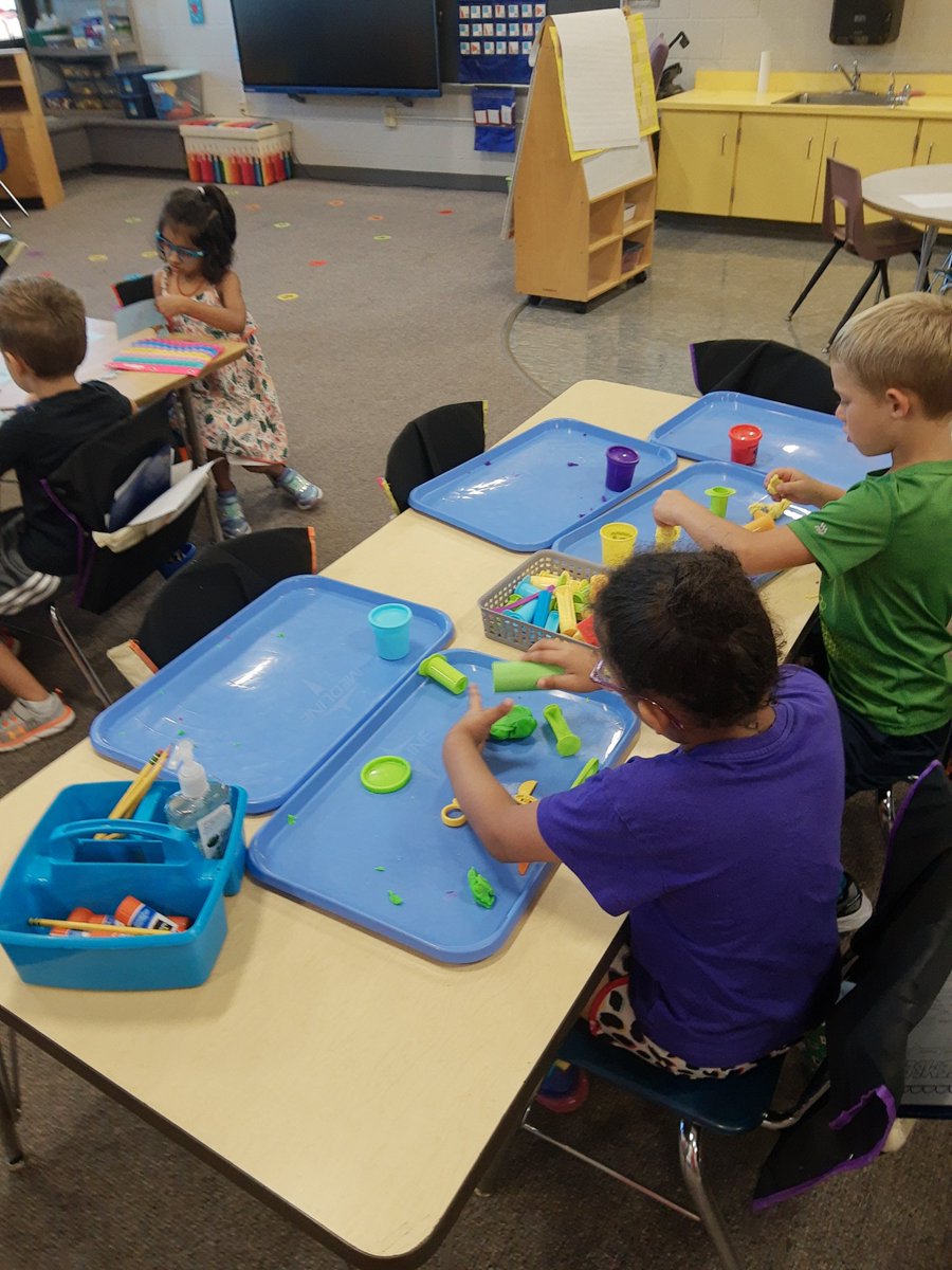 suzipearcy's tweet photo. We start each morning with fine motor stations! https://t.co/jR3ecBZ9cu