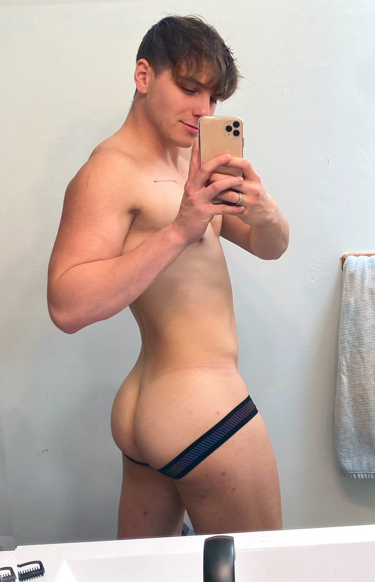 The_WadeKing's tweet photo. Over or under the cheek?🤔 https://t.co/Ij3sS8Q1zt