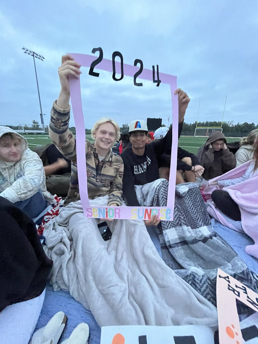 good show out this morning for senior sunrise🌞☀️ minus the sun