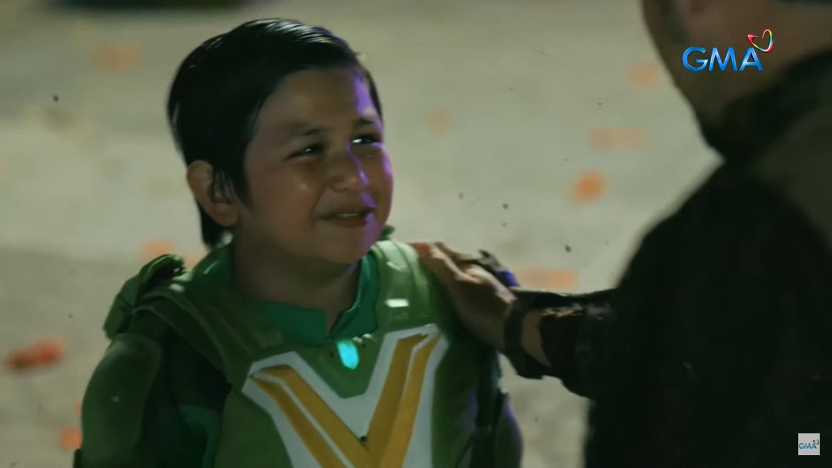 The Armstrong family reunion! 😭😭😭 This time, legit na 'to, real Ned Armstrong na ang kasama nila.
They all longed for this moment 🥺
(Screenshot from GMA's YouTube channel)
#VoltesVLegacy
#V5LegacyTagapagligtas