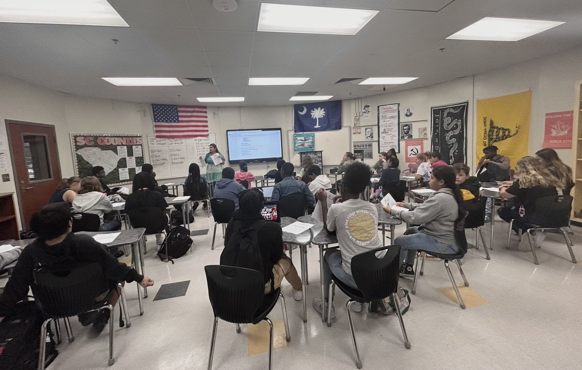 How exciting for @PRMSGOLD student council!! A room full of interested student leaders preparing for elections next week! #RaisingTheBar #PRMSStudentCouncil @LexingtonTwo