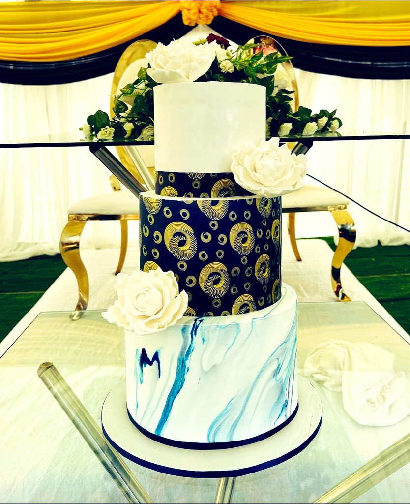Conniescouturecakes tweet media