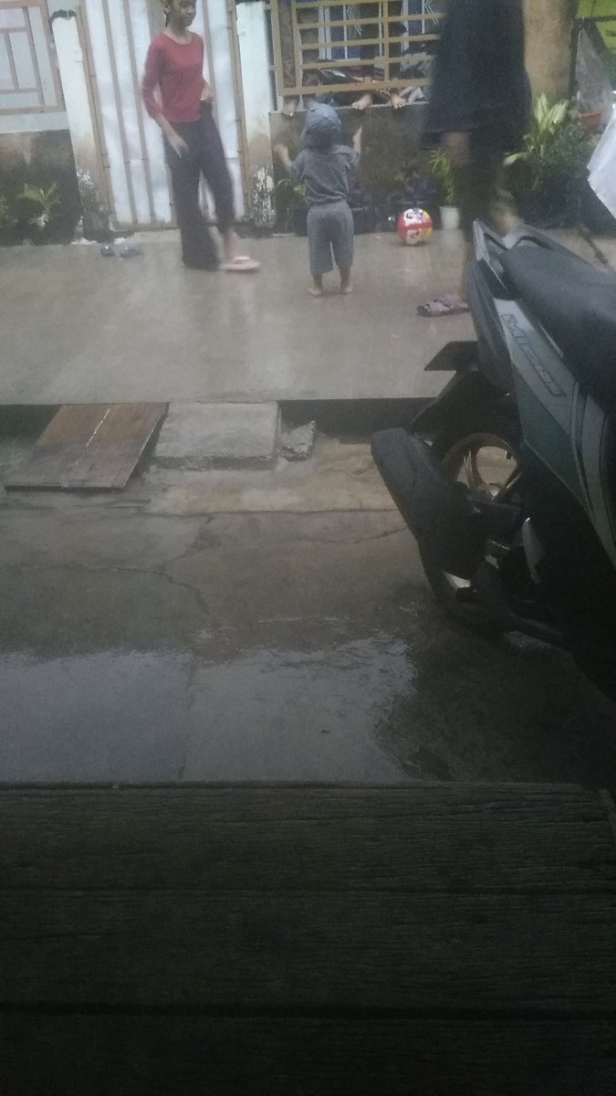 PenyelamPuisi's tweet photo. @ayukozil Oalah, disini malah sering hujan
maap, #RIPCamera π€£ https://t.co/yKazpJeTXJ
