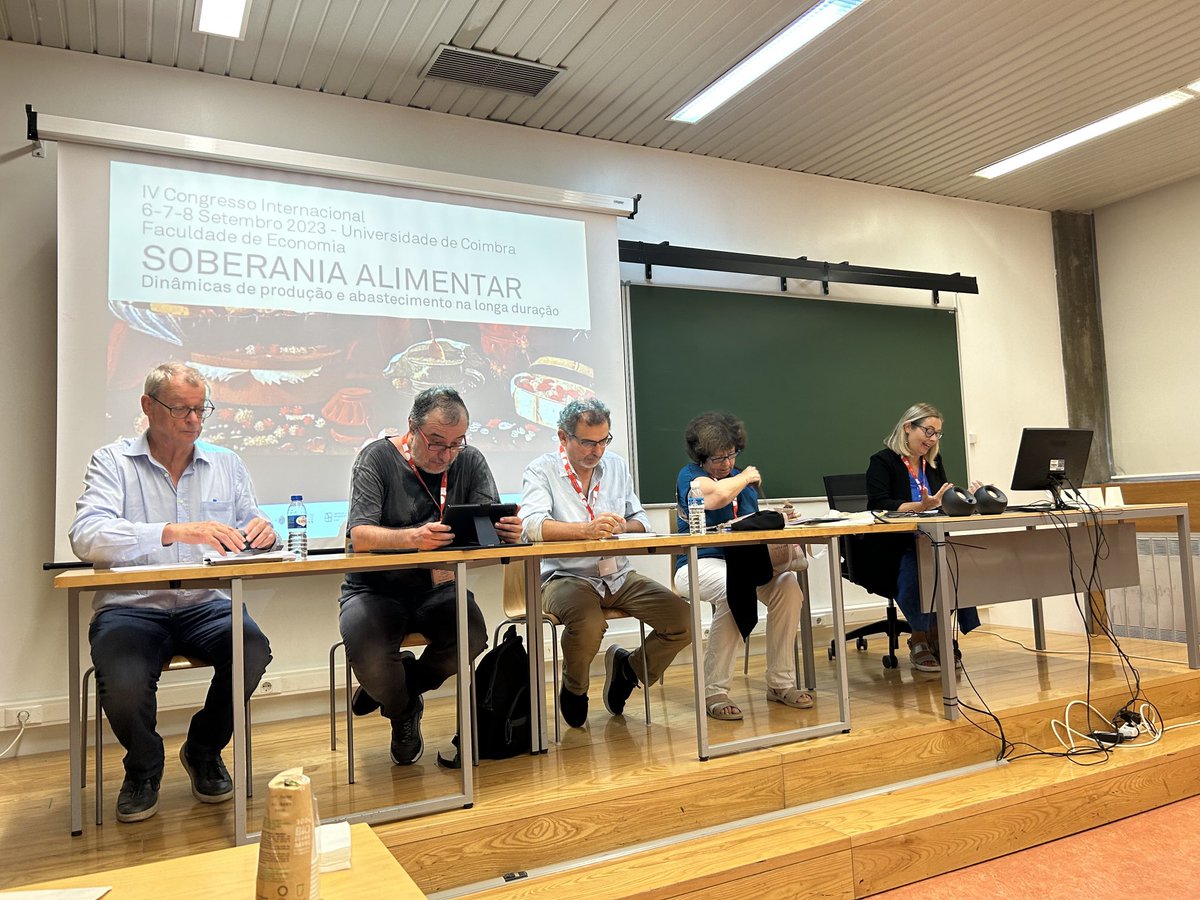lourenzofp's tweet image. Comeza o Congreso da #SEHA en Uni Coimbra Homenaxe ao Grupo de Estudios de Historia Rural Os mestres da H Agraria Jesús, Domingo, Paco estàn presentes J Antonio e J Ignacio non pode. Santiago na lembramza ⁦@HISTAGRA⁩ ⁦@UniversidadeUSC⁩ ⁦@reseedproject⁩