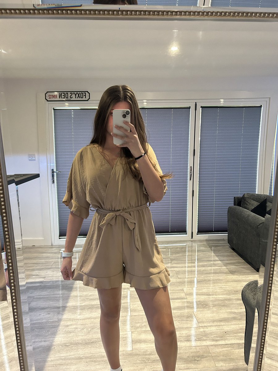 FransBoutiquex's tweet photo. Gorgeous Chloe🔎 playsuits are perfect for this weather!! 

Only £14.50 so don’t miss out😏

Shop now at https://t.co/nsILktYVxD 

#chloe #playsuit #heatwave #summer #clothing #clothes #summeroutfit #viral #trend #trending #shopsmall #shopsmallbusiness #shoplocal #smallbusiness https://t.co/UFxbiR4iwm