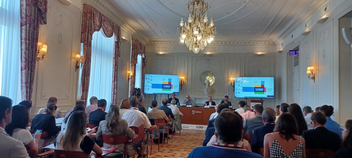 istorboi's tweet photo. Asistiendo al evento ¿Sueñan los puertos con bots automático? En la @UIMP #Salamanca.  @prodevelop https://t.co/ntAQ07WP2H