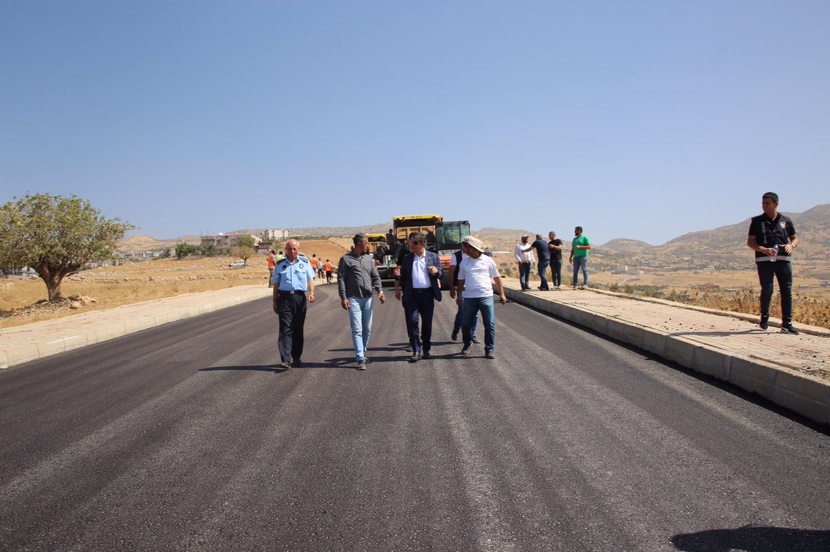 Mehmet_Yarka's tweet photo. Şehir Stadyumu-Uludere Çevre Yolu bağlantı noktasında asfalt çalışmamıza start verdik. 
Muhitimize kazandırdığımız yeni meydan ve yeni imar yolu ile mevcut bölgemize değer kattık. 
Tüm hemşerilerime hayırlı ve uğurlu olsun. https://t.co/XYSkplvZik