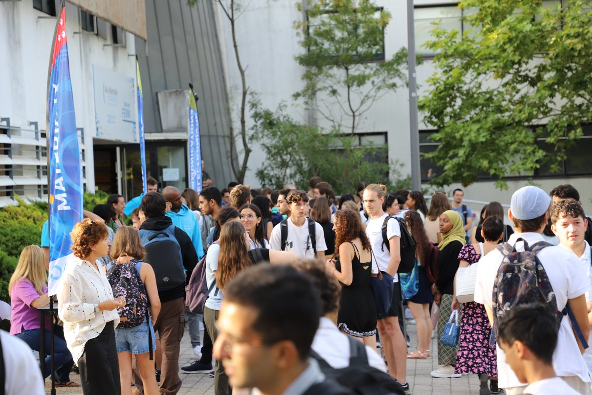 PolytechMars's tweet photo. Hier, nous avons accueilli avec enthousiasme les nouveaux étudiants de #PolytechMarseille ! 
📚📆 Une journée riche en émotions, en rencontres et en promesses pour cette nouvelle année 💡 Prêts à relever tous les défis qui se présentent ! 🚀  #NouvelleAnnée #rentree2023 https://t.co/ttlncWjnFQ