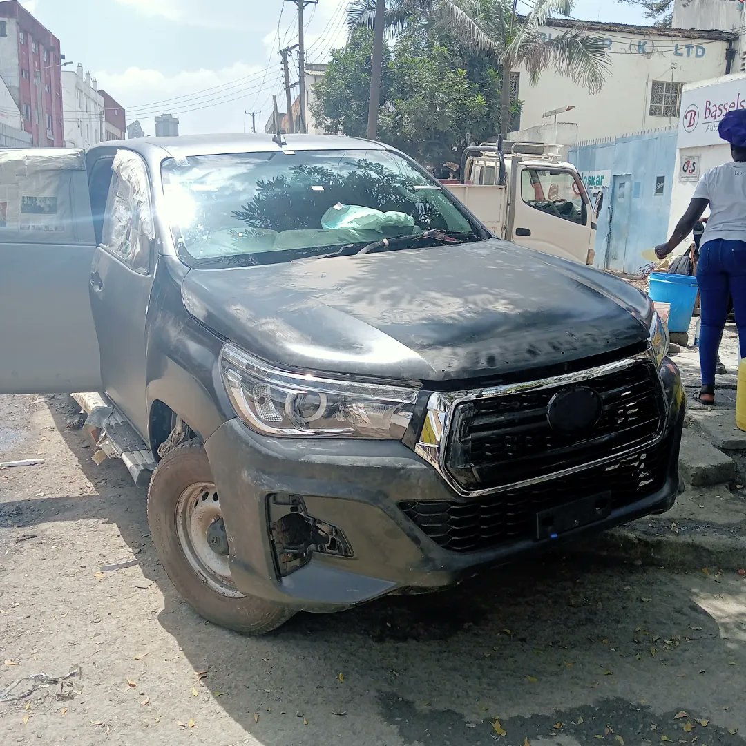 BoxNow_Auto_Ke's tweet photo. The Indestructable HILUX ππ₯ #Boxnow #BoxnowKE #SpaceYaMagari https://t.co/8Pj5aMTUTq